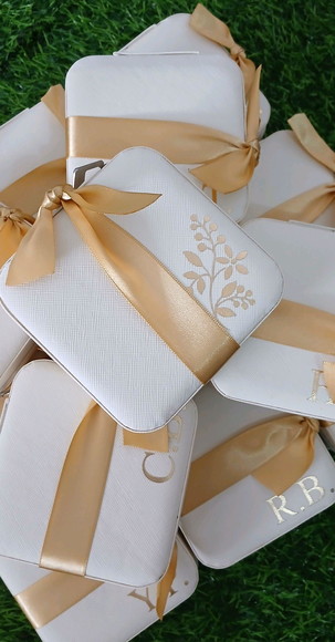 Porta Joias Personalizado Iniciais Douradas para Madrinha