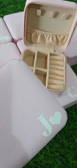 Porta Joias Personalizado Iniciais Rosa Madrinha 15 Anos - Imagem 3