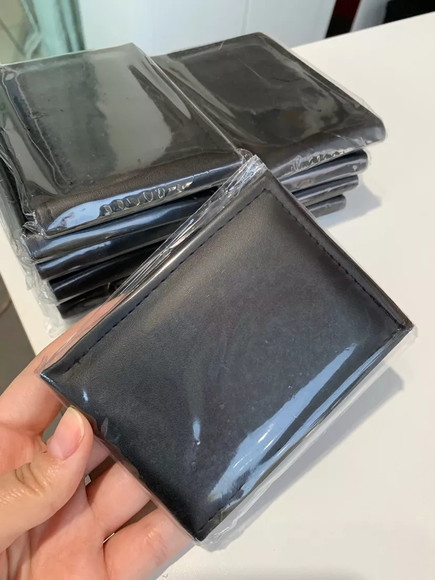Carteira em Couro sem Personalização.
