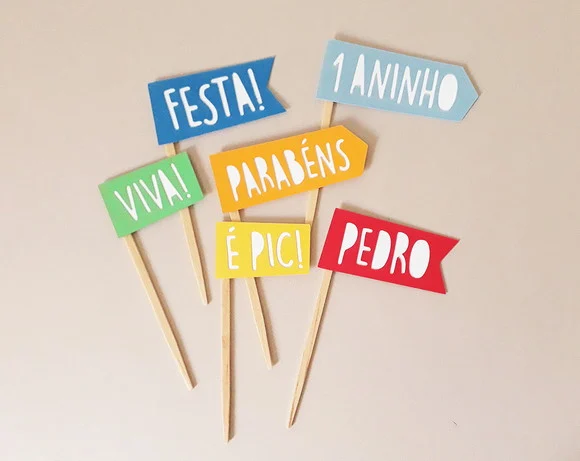 Topper Bandeirinha com Palavra Personalizada em Camadas